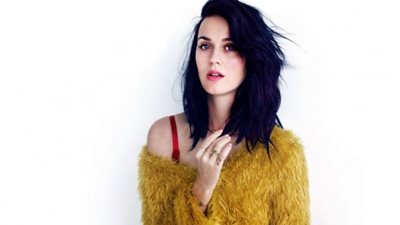 كاتي بيري تستعيد مرحلة الطفولة بصورة نادرة