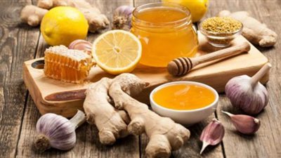 مخاطر ضارة عن خلط الثوم مع العسل