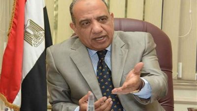 وزير قطاع الأعمال يوجه بالبدء الفوري في تنفيذ قرارات رفع الحد الأدنى للأجور بالشركات القابضة