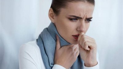 «من البيت وبدون مضادات حيوية».. حيل سريعة لعلاج السعال