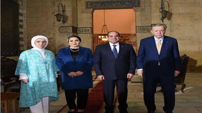 الرئيس السيسي ونظيره التركي داخل مسجد وضريح الإمام الشافعي