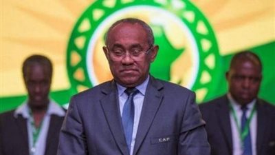 تقارير.. أحمد أحمد ينتظر قضايا جديدة تُزيد موقفه تعقيدًا في الكاف