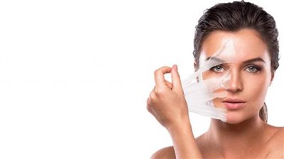 تقشير الوجه.. كل ما تريدين معرفته عن مفتاح جمال البشرة