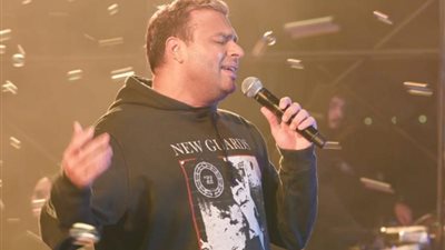 رامي صبري يتألق في حفل عيد الحب ويرفع شعار كامل العدد