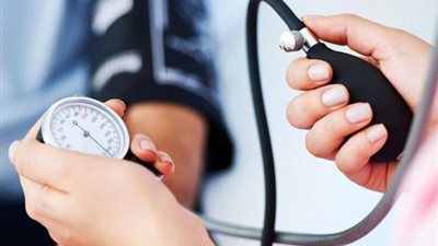 أعراض خطيرة تسبب انخفاض ضغط الدم.. تعرفي عليها