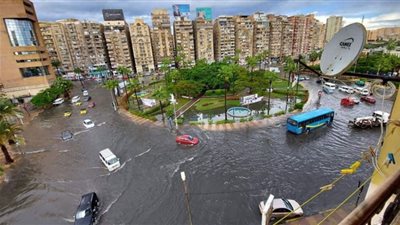 وكيل تعليم مطروح يوجه بسرعة إزالة تراكمات الأمطار من جميع المدارس