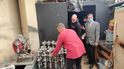 بالصور.. حملة شرطة المرافق وحى النزهة على المحال والكافيهات المخالفة