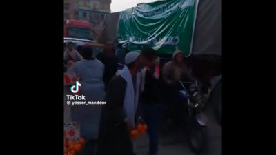 فيديو أحدث ضجة.. حكاية عم ربيع بائع البرتقال الذي دعم أهل غزة