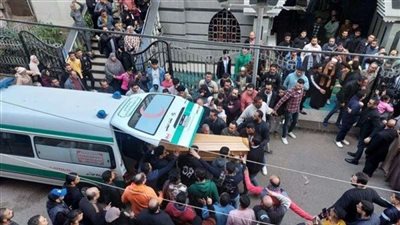 انهيار الأم ودموع المشيعين.. مشاهد مؤلمة من جنازة مريم مجدي