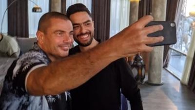 نمبر وان الحقيقي.. حسن الشافعي برفقة عمرو دياب في أحدث ظهور