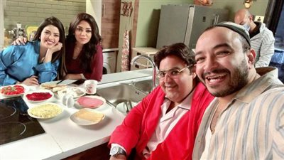 حسام داغر برفقة شيكو ورانيا يوسف في كواليس تصوير مسلسل ”اللعبة 2”