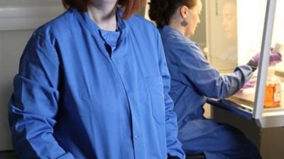 مخترعة لقاح لكورونا.. إنجابي 3 توائم ساعدني في الإبداع في البحث العلمي