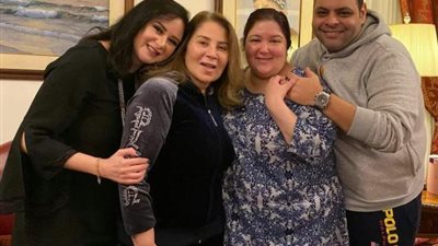 بالصورة.. بوسي تحتفل بعيد ميلادها وسط أجواء عائلية