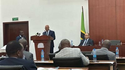 وزير النقل: مستعدون للتعاون المشترك في رفع كفاءة وتجديد شبكه الطرق الداخلية بتنزانيا