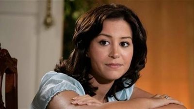 تفاصيل حبس منة شلبي في ”الحمام” بمنزل خطيبها