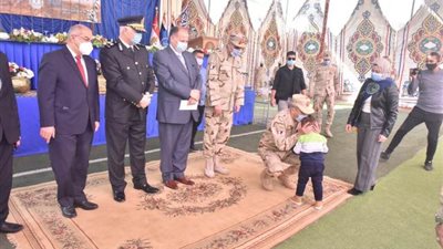 تكريم أسر شهداء القوات المسلحة والشرطة ومصابى العمليات العسكرية