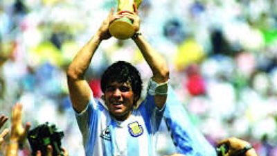 بعد وفاة مارادونا.. تاريخ حافل بالإنجازات لأسطورة الكرة الأرجنتينية والعالمية