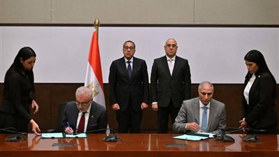 باستثمارات 300 مليون دولار.. توقيع عقد تخصيص أرض لشركة إنجليزية لإقامة مشروع طبي