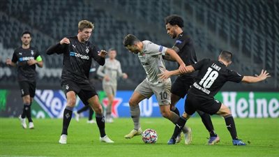 مونشنجلادباخ يكتسح شاختار برباعية دون رد في دوري أبطال أوروبا