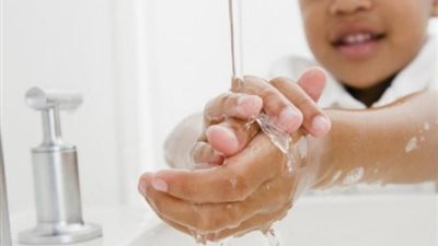 ما هي الطريقة الصحيحة لاستخدام مطهر اليدين؟.. إليك الإجابة