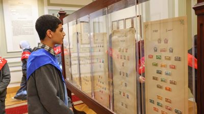 طلاب تعليم القاهرة يزورون متحف البريد المصري (صور)