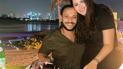 في أجواء رومانسية.. هنادي مهنى تحتفل بعيد ميلاد زوجها أحمد خالد صالح