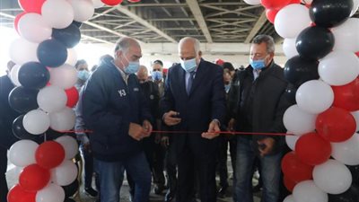 شاهد.. محافظ الجيزة يفتتح موقف سيارات السرفيس أسفل محور روض الفرج بالوراق