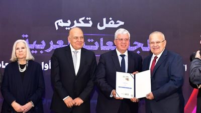 عاشور يكرم جامعة القاهرة لحصولها على المركز الأول في الإبداع في التصنيف العربي للجامعات