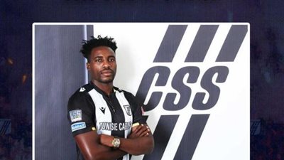 رسميا.. ماليك إيفونا لاعبا للصفاقسي التونسي لمدة موسمين