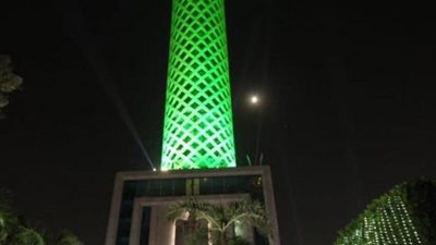 برج القاهرة يتزين بعباراة ”مصرأولا.. لا للتعصب” قبل نهائي القرن (صور)