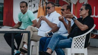 الخطيب يجتمع بلاعبي الأهلي في المران الأخير قبل مواجهة الزمالك