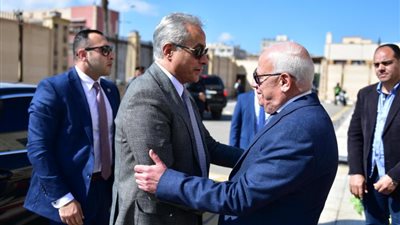 بالصور.. ماذا يحمل وزير العمل لذوي الهمم والعمالة غير المنتظمة في بورسعيد؟