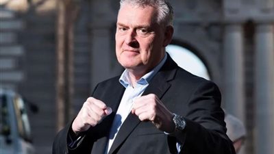 العنصرية ضد الإسلام توجّه ضربة موجعة ضد برلماني في مجلس العموم البريطانية.. تعرّف على تفاصيل تصريحاته وطرده