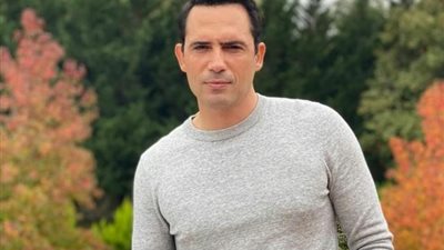 بالفيديو.. فريق عمل مسلسل ”عروس بيروت” يحتفل بعيد ميلاد ظافر العابدين