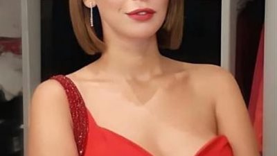 بالفستان الأحمر.. إيمان العاصي تشجع الأهلي قبل مباراة القمة