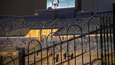 مارادونا يحضر في استاد القاهرة قبل نهائي القرن