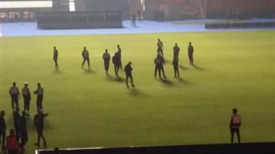 لاعبو الزمالك يعاينون ستاد القاهرة قبل النهائي الإفريقي