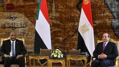 البرهان في مصر.. ملفات هامّة على طاولة اللقاء مع الرئيس السيسي.. وشراكة استراتيجية تتحدى الأزمات
