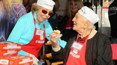 بمناسبة عيد الشكر.. تعرف على أبرز أطعمة الاحتفال لدى مشاهير هوليوود