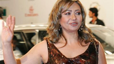 بالصور.. فريق عمل فيلم المستريحة يحتفلون  ببدء التصوير