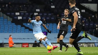 محرز يسجل هاتريك تاريخي ويقود السيتي لاكتساح بيرنلي بخماسية