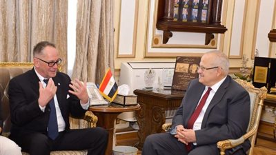 وفد من وكالة الاعتماد الألماني يزور جامعة القاهرة بسبب كلية التمريض..تفاصيل وصور