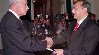 مفاجآت صادمة في فضيحة أطول عملية تجسس أمريكية.. مسؤول دبلوماسي كبير نقل معلومات سريّة إلى كوبا طوال 40 عامًا وأطلق على الولايات المتحدة لقب ”العدو”