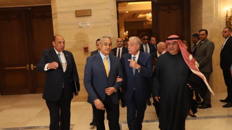 وزير العمل ومحافظ