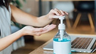 كارثة علي الصحة.. المناديل المبللة لا تمنع مخاطر الإصابة بكورونا