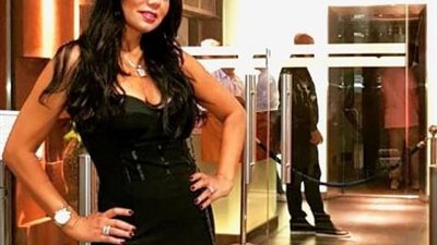 شاهد.. رانيا يوسف تخطف الانظار بفستان أسود جذاب