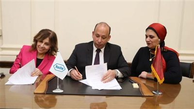 لتجديد خدمات المعامل.. مستشفيات جامعة القاهرة توقع اتفاقية تعاون مع روش العالمية