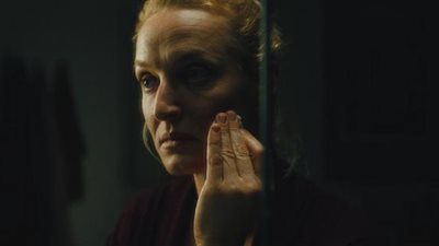 خوف ورعب لكل الزبائن.. شبح غريب يطارد عملاء شركة أثاث  شهيرة