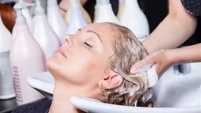 تخلصي من تساقط الشعر باختيار الشامبو المناسب