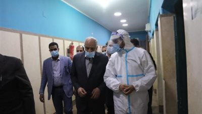 لهذا السبب.. محافظ الجيزة يزور مستشفى أوسيم المركزى